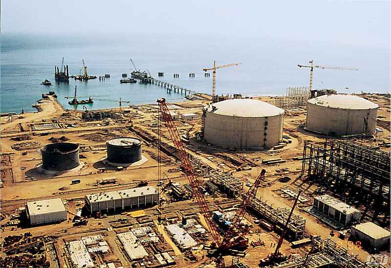 Grove 140-Ton Crane in Operation